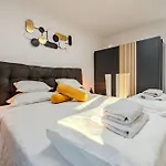 Garoful Zadarvillas *