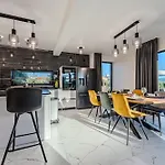 Garoful Zadarvillas * Sukošan