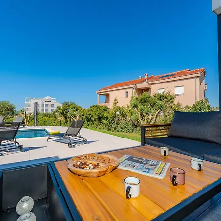 Garoful Zadarvillas Βίλα *