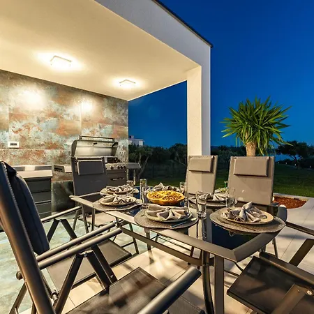 Garoful Zadarvillas Βίλα Sukošan