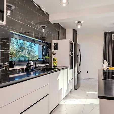 Garoful Zadarvillas Sukošan