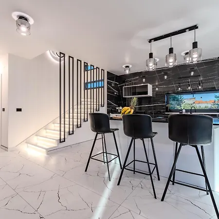 Garoful Zadarvillas * Sukošan
