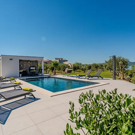 Garoful Zadarvillas Βίλα *