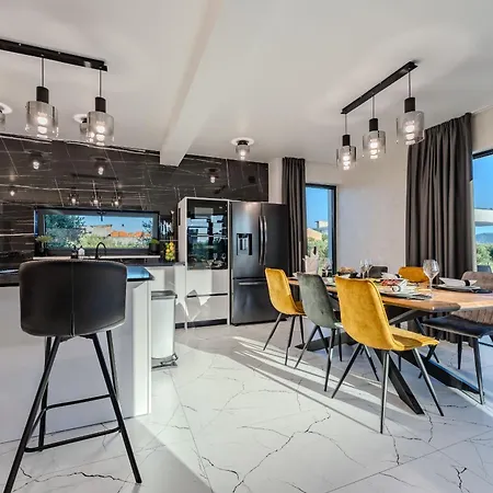 Garoful Zadarvillas * Sukošan