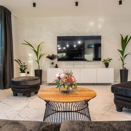 Garoful Zadarvillas Βίλα *