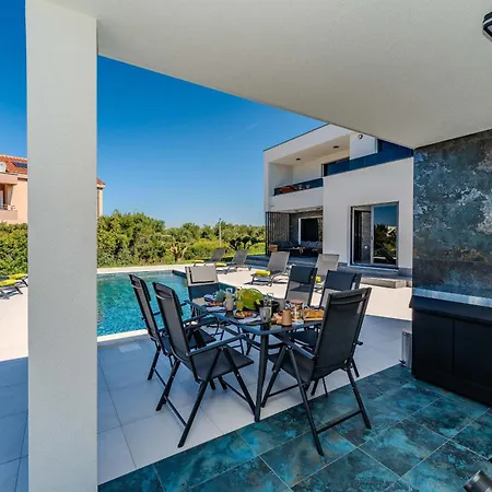 Garoful Zadarvillas Βίλα