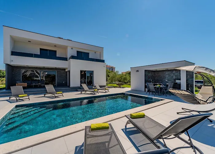 Garoful Zadarvillas * Sukošan