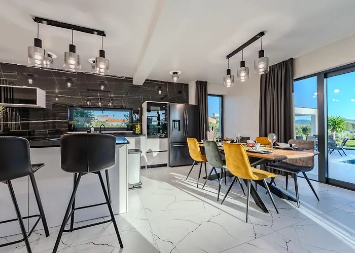 Garoful Zadarvillas * Sukošan