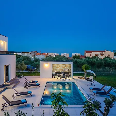 Garoful Zadarvillas *