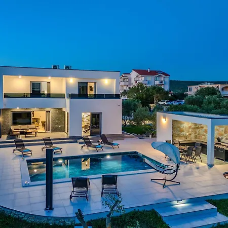 Garoful Zadarvillas