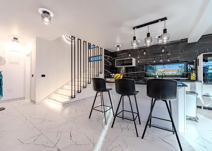 Garoful Zadarvillas * Sukošan